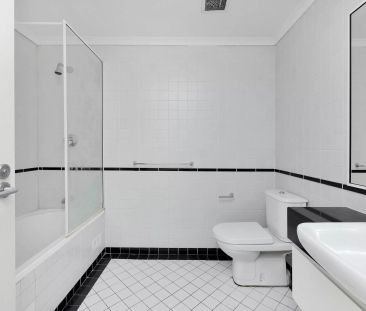 SUPERB THREE BEDROOM APARTMENT OPPOSITE RUCHCUTTERS BAY PARK - Photo 3