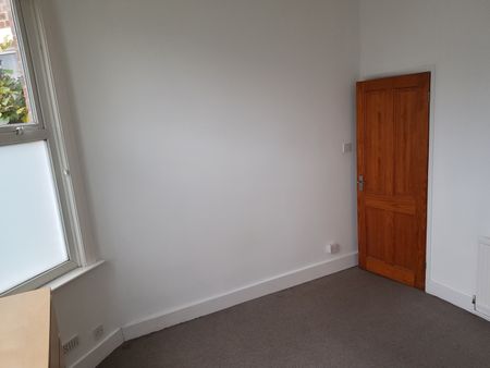 1 Bed Flat, Thornlaw Road, SE27 - Photo 3