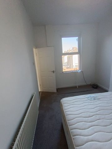 2 Bed Terraced House, Kings Road, L20 - Photo 5