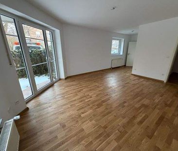 Schick sanierte 2-Zimmerwohnung inkl. EBK, Terrasse und kleinen Gar... - Foto 1