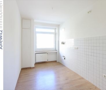Frisch renovierte 3 Zimmer-Wohnung mit idealem Schnitt und Loggia i... - Photo 1