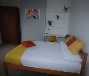 105 Burton Road, Lincoln, Lincolnshire, LN1 3LL - Photo 3