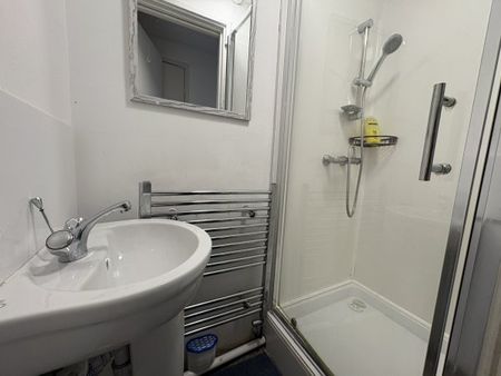 Penhurst Place, Brighton 1 bedroom house share to rent - Photo 4