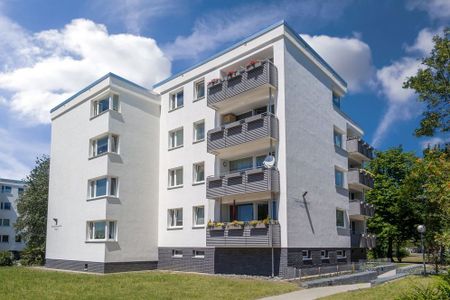 Offener Wohn- und Kochbereich – Stilvolle Wohnung mit Loggia und Grünblick - Photo 4