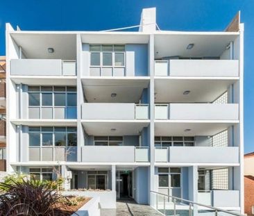 Modern One Bedroom Apartment - Photo 3