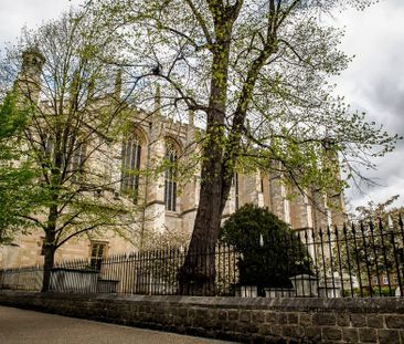 Atherton Court, Eton - Photo 2