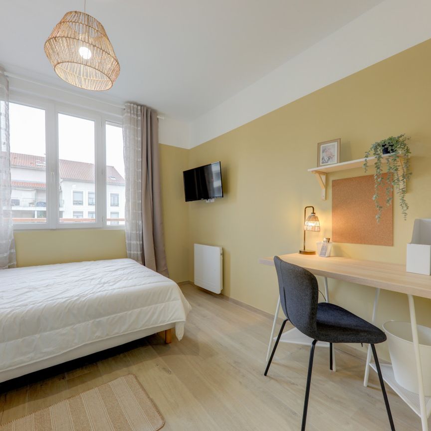 GABILLOT Roommate 4 Bedrooms at Lyon 3e - Photo 1