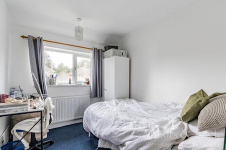 4 bedroom semi-detached house to rent - Photo 5