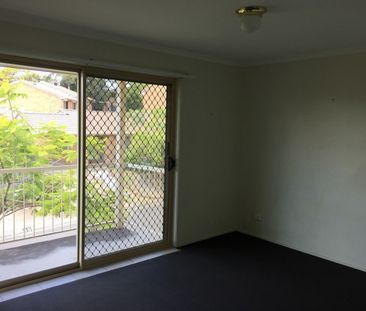 THREE BEDROOMS TOWNHOUSE WITH NEW AIR CONDITION - Photo 2