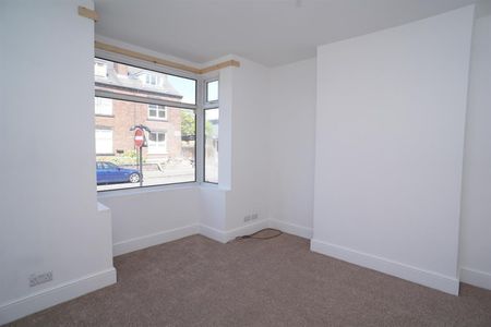 3 bedroom House To Let - Photo 5