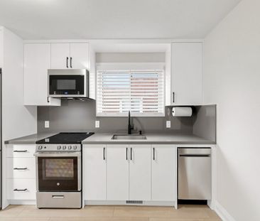 For Lease - 477 Cosburn Avenue Unit# Main Floor Apt., Toronto, Ontario - Photo 2