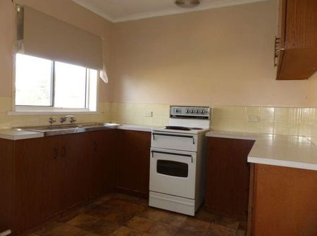 Neat & Convenient Living in Lavington - Photo 4