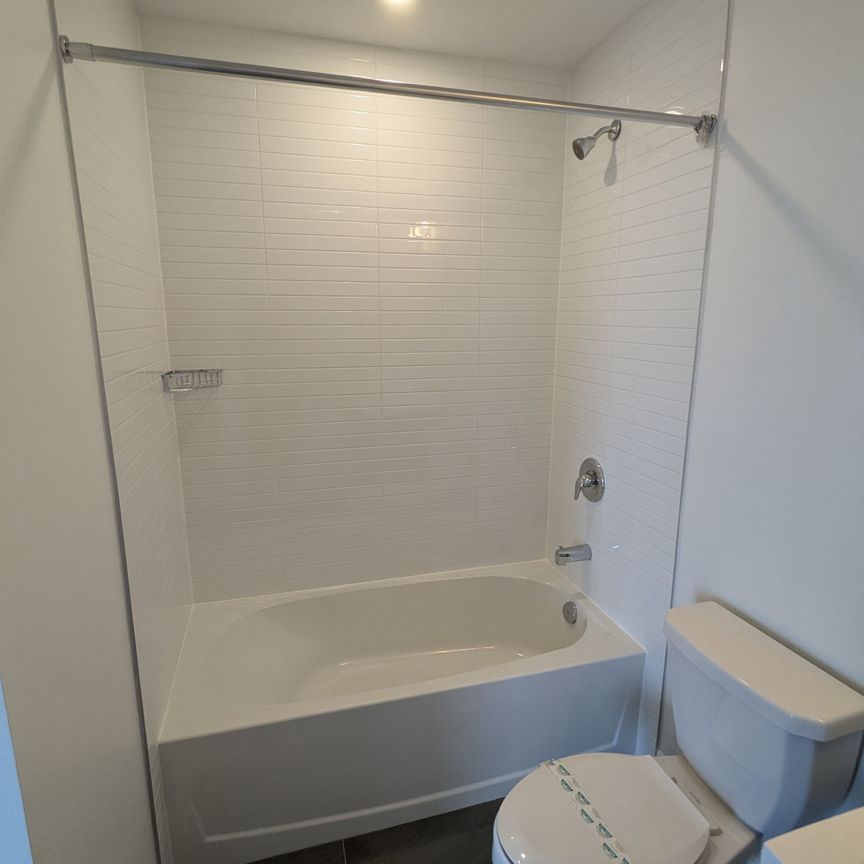 For Lease - 3220 William Coltson Avenue Unit# 1401, Oakville, Ontario - Photo 1