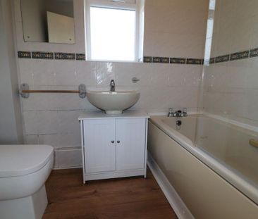 2 bedroom semi-detached house to rent - Photo 6