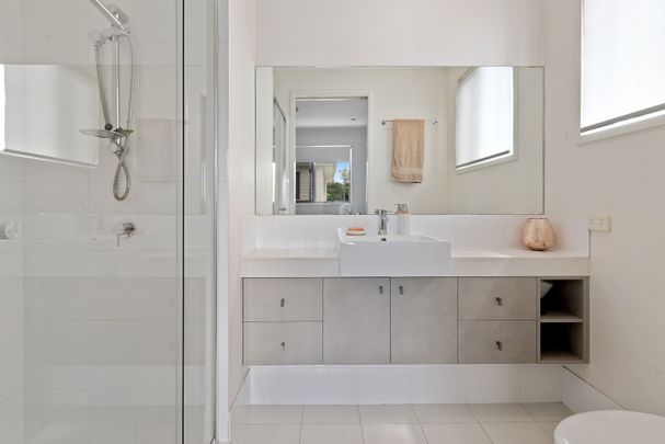 Absolutely Stunning Townhouse in Yeerongpilly - Photo 1