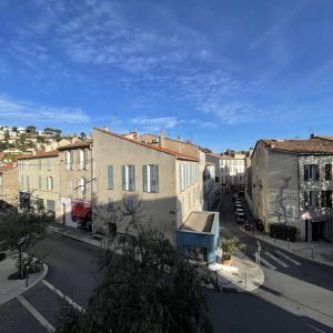 Location studio 16 m² proche des commodités HYERES - Photo 2