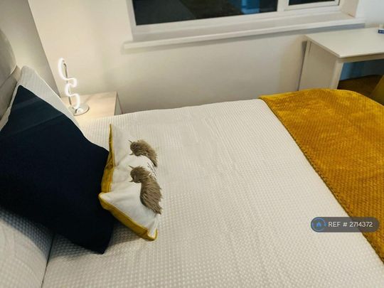 1 bedroom in a house share to rent - Photo 1