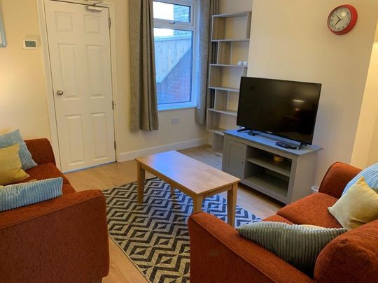 1 bedroom in a house share to rent - Photo 1