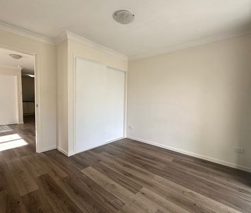 DELIGHTFUL DUPLEX! - Photo 6