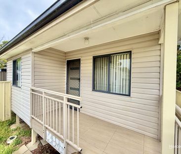 Charming Granny Flat in Quiet, Convenient Location - Photo 5