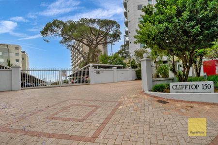 Stunning River & City Views in a Secure South Perth Location - Photo 4