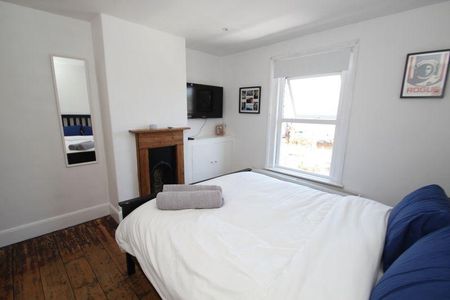 2 bedroom terraced house to rent - Photo 4