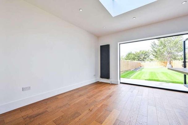 Farm Way, Worcester, KT4 - Photo 1