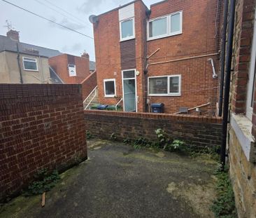 2 bedroom flat to rent - Photo 6