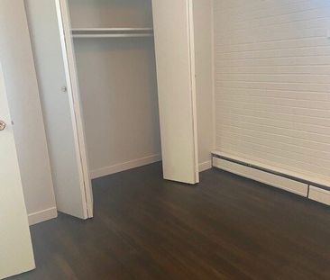 1 BDRM/1 BATH - 813 IDYLWYLD DR N - Available DEC 1 - Photo 6