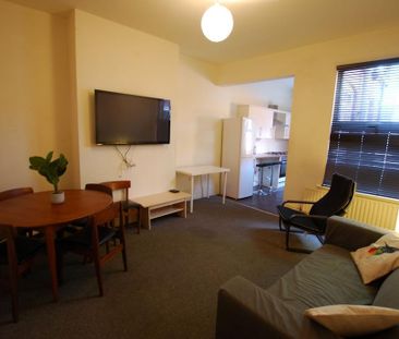 4 bedroom terraced house to rent - Photo 1