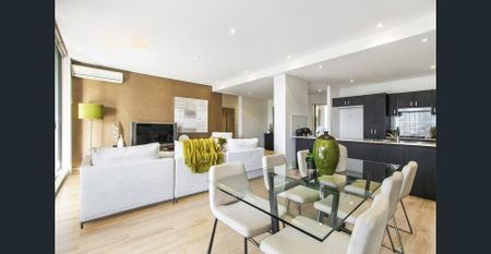 Exquisite Penthouse Living: Luxurious 3-Bedroom Retreat with Premium Amenities in Vibrant Mascot - Photo 2