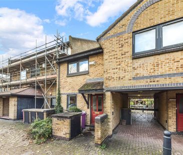 Recently decorated two bedroom house to rent in Canary Wharf. - Photo 2
