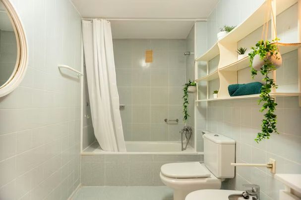 Avinguda del Primat Reig, Valencia, Valencian Community 46010 - Photo 1