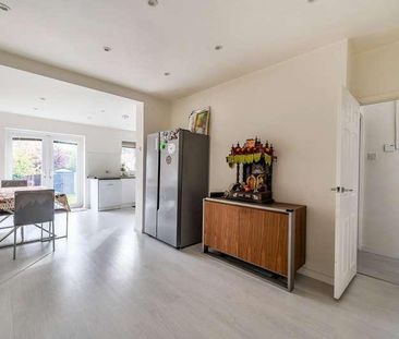 Curzon Avenue, Stanmore, HA7 - Photo 2