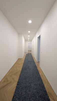 ERSTBEZUG: Unbefristete 3-Zimmer Altbau-Wohnung mit ostseitigem Balkon in 1080 Wien zu mieten - Photo 1