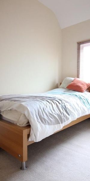 Riverview Gardens, Twickenham - Photo 1