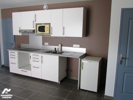 T3 de 47 m² au rez-de-chaussée clim. 1 place de parking. - Photo 5