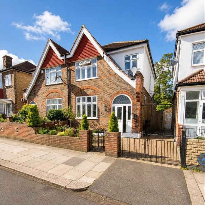 4 bedroom semi-detached house to rent - Photo 1