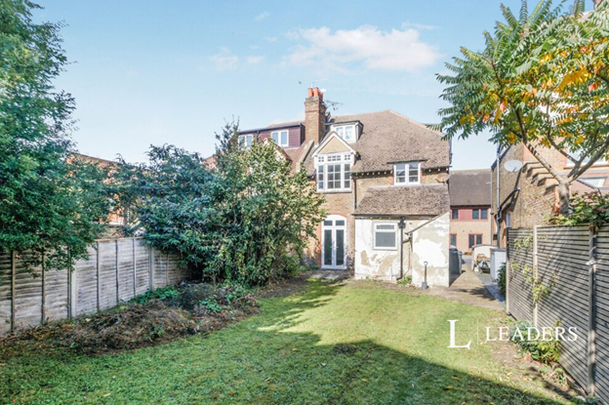 1 bedroom in a house share to rent - Photo 1