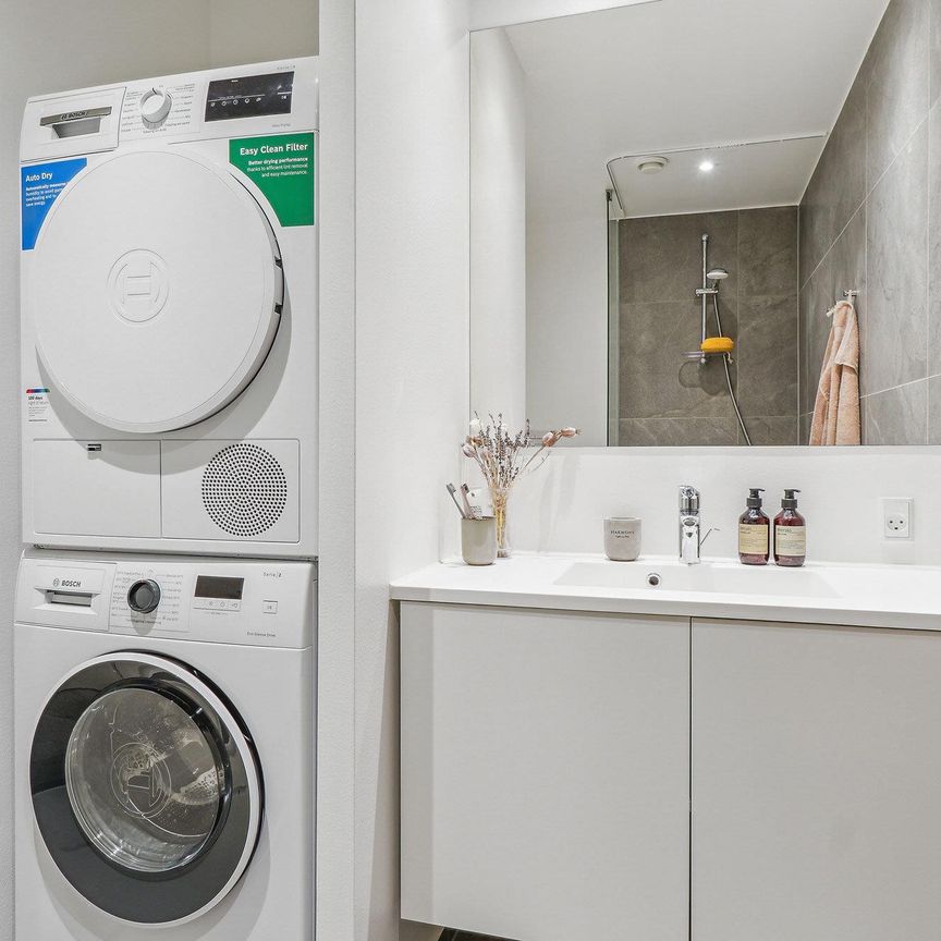 <b>Spritny 3-værelses lejlighed med vestvendt altan – klar til indflytning 1. december 2025</b> - Foto 1