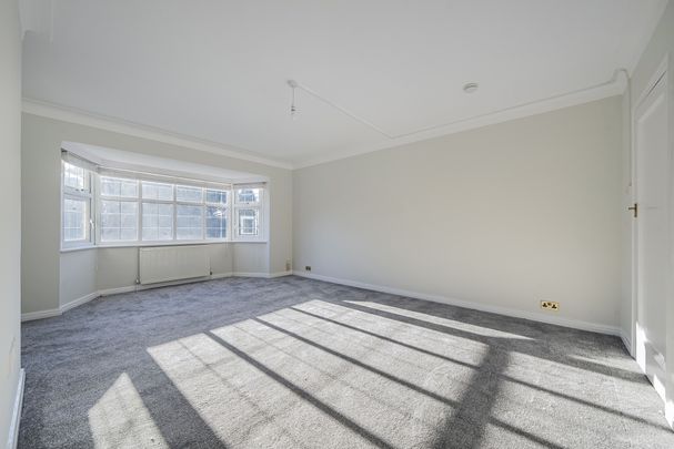 Imber Close, Esher, KT10 - Photo 1