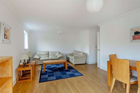 Two bedroom apartment with off-street parking - Photo 2