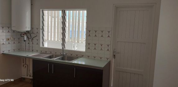 A louer Appartement Type 1 proche université/ rectorat de Sainte Denis - Photo 2