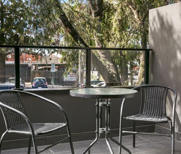 Stylish and Convenient Townhouse in Glenroy - Photo 1