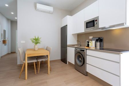 Calle Trinidad Grund, Málaga, Andalusia 29001 - Photo 2