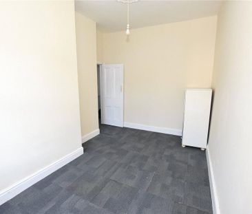 4 bedroom end of terrace house to rent - Photo 4