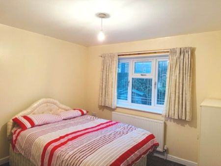 Booker Hill Road, High Wycombe - Photo 3