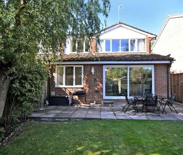 Wingfield Close, New Haw, Addlestone, Surrey, KT15 - Photo 3