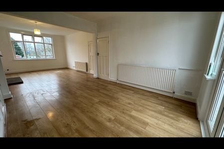 3 Bed Terraced House, Ecclesbourne Gardens, N13 - Photo 2