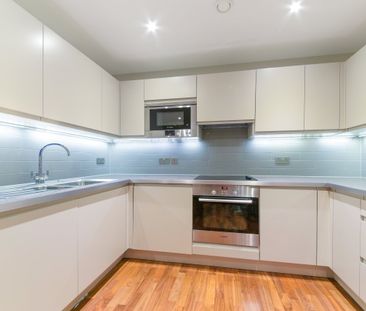 2 Bed Flat, Holman Road, SW11 - Photo 5